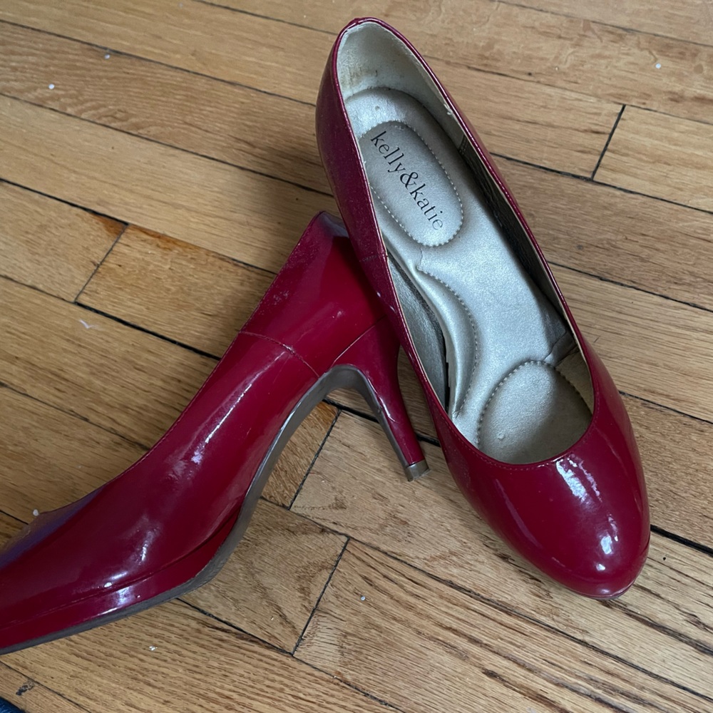 Red pumps - Picture 4 of 4